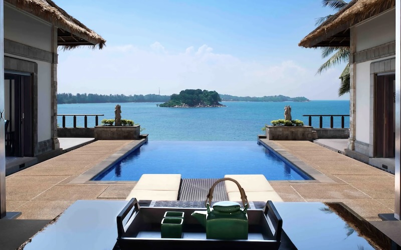 プールヴィラ｜海とひと続きに見えるプライベート・インフィニティプール