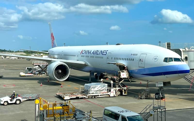 那覇空港に駐機するチャイナエアラインのボーイング777型機