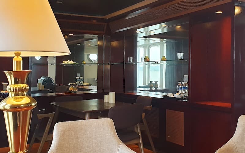 ドゥロス・フォス・ザ・シップホテルのマスターマリナー・スイート室内ダイニングエリア