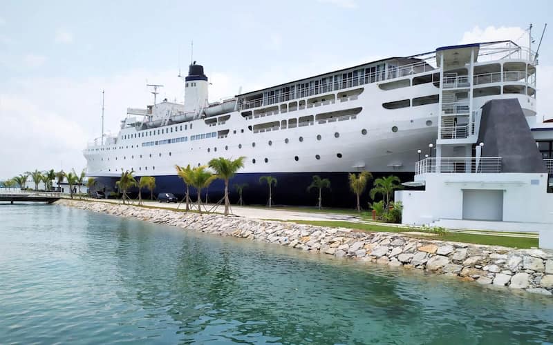 ドゥロス・フォス・ザ・シップホテル（Doulos Phos The Ship Hotel）1914年建造『海の貴婦人』に泊まる