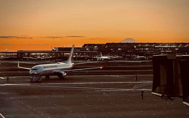 羽田空港のJAL便