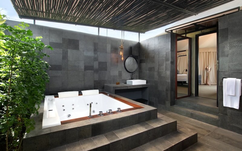 ナトラ・ビンタンのデラックステント・バスルーム