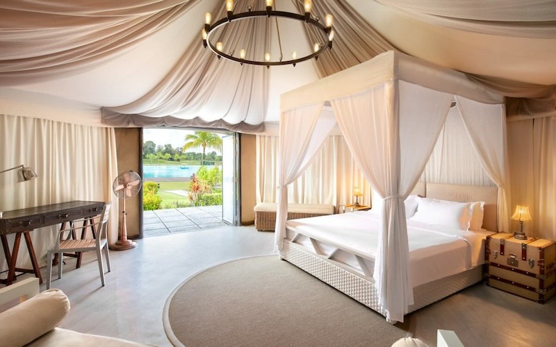 ナトラ・ビンタンのラグーンビュー・グランピングテント寝室