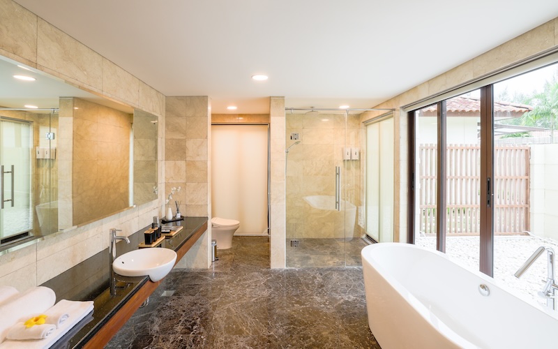 パンタイ・インダー・ラゴイ・ビンタンのプライベートヴィラ・バスルーム