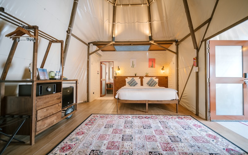 ザ・アンモン・リゾート・ビンタンのキングサイズベッド付き寝室